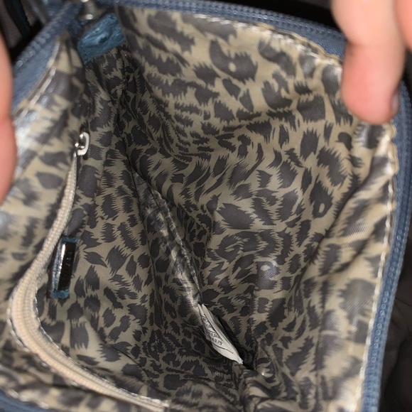 Guess bag with matching wallet - Picture 4 of 6